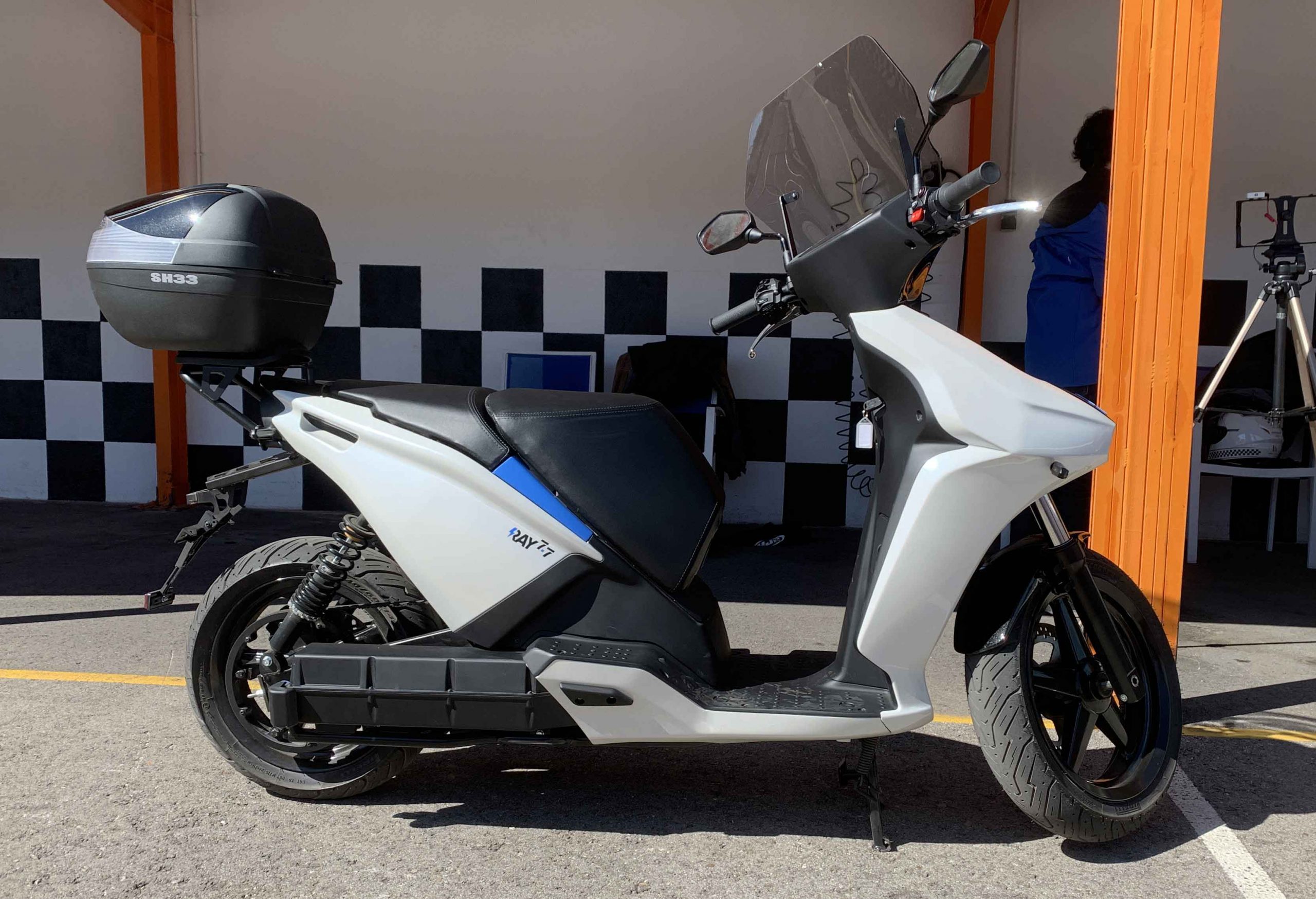 Las nueve motos eléctricas más baratas y con más autonomía: qué puedes  comprar con 6.000 euros