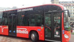 Bilbobus. Autobús eléctrico Irizar en Bilbao.