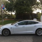 Cargando Tesla Model S en punto de carga Mobi.e (Portugal)