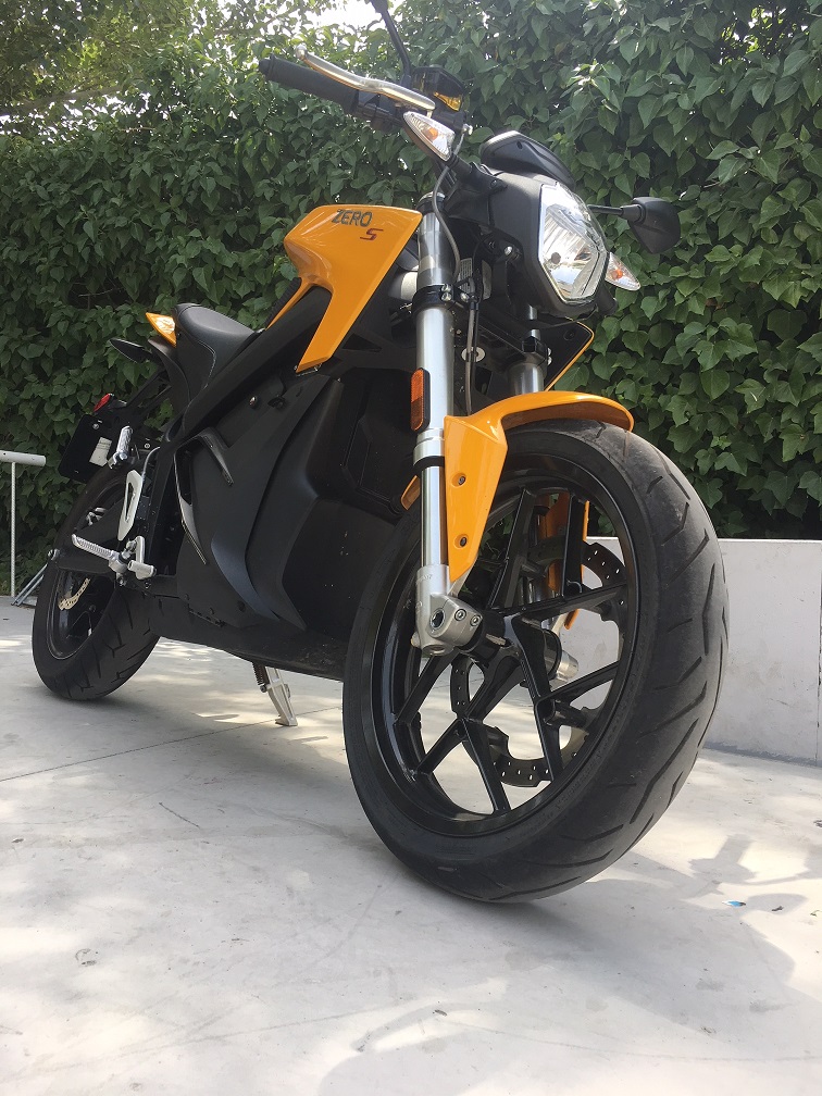 Probamos la Zero S, la moto eléctrica “de 125 cc” más potente del mercado