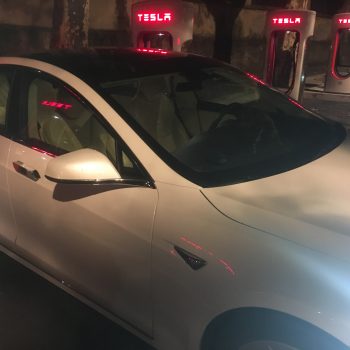 Tesla Model S 75 en Supercharger de La Seu