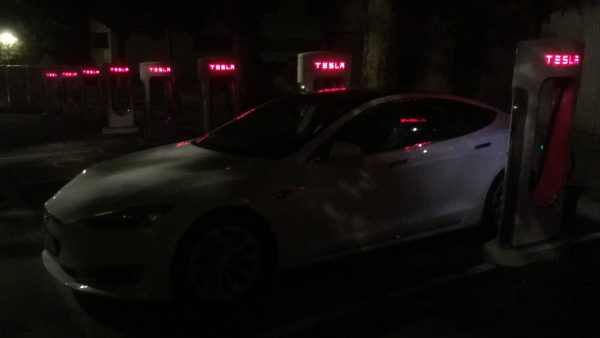 Tesla Model S 75 en Supercharger de La Seu