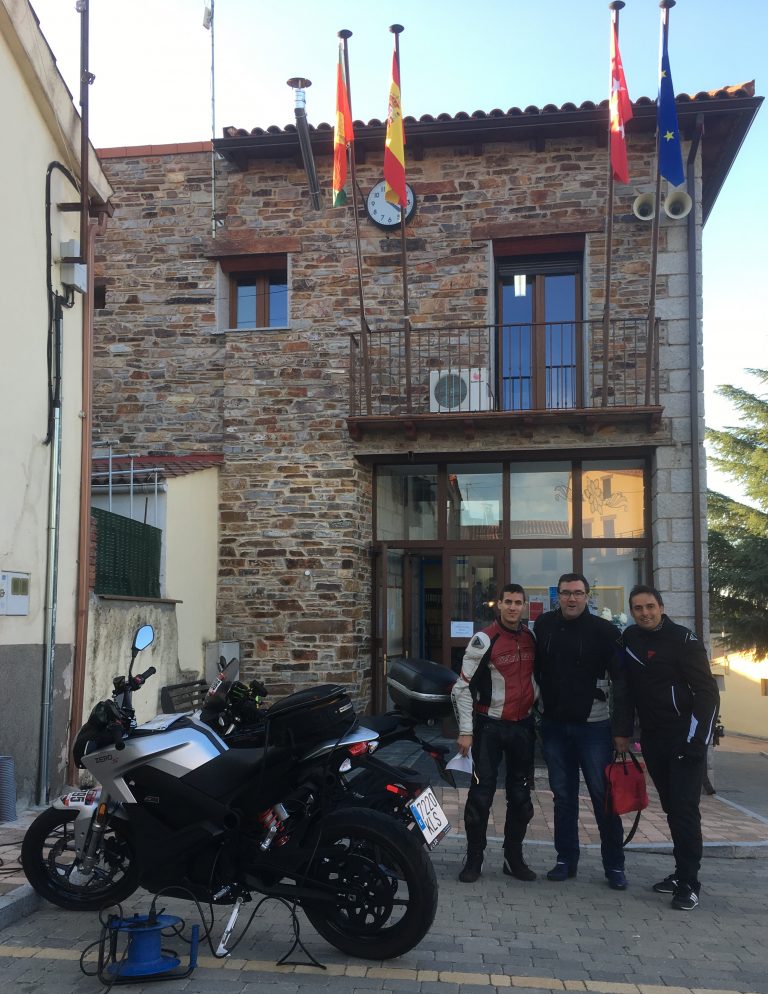 Xtreme Challenge Madrid 2018. Robledillo de la Jara. En la foto: Miguel Zarzuela, Xavi de XR Motos y Stephan.