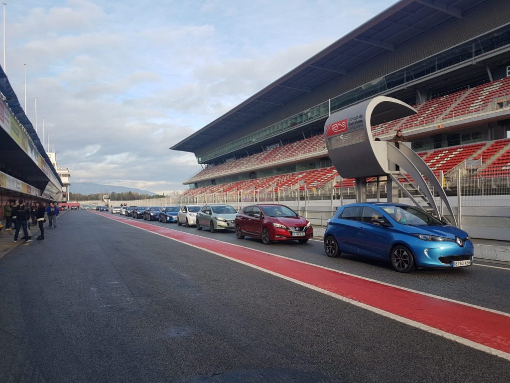 Circuito de Montmeló, 21 Tesla, 7 Hyundai Ioniq, 7 Renault Zoe, 6 Opel Ampera… y más