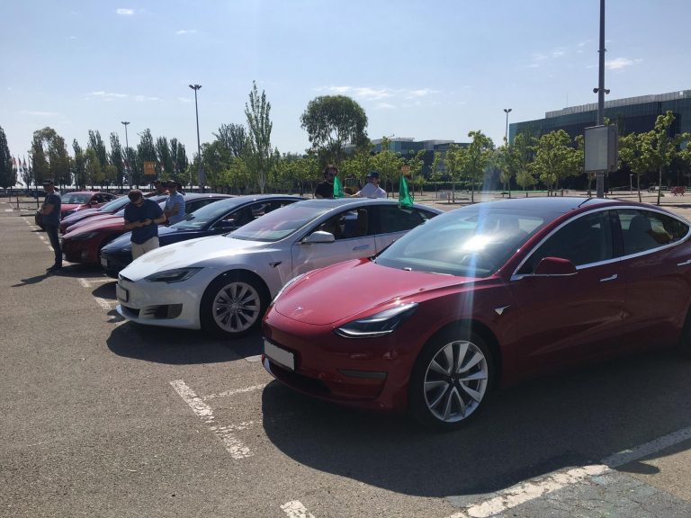 Vehículo Tesla participantes