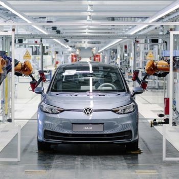 fabricar un automóvil eléctrico